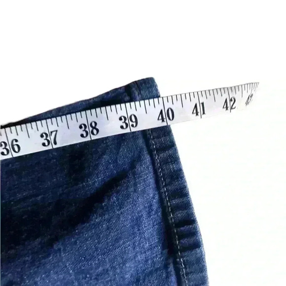 Levi Size14 medium 550 relaxed bootcut jeans. Like new condition. - Picture 11 of 14